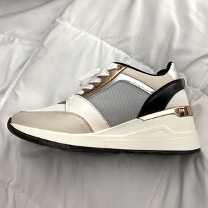 WORN ONCE SIZE 8.5 fashion tennis shoes